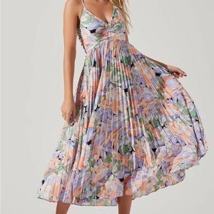 ASTR The Label: Blythe Floral Plisse Midi Dress - CORAL MULTI / M